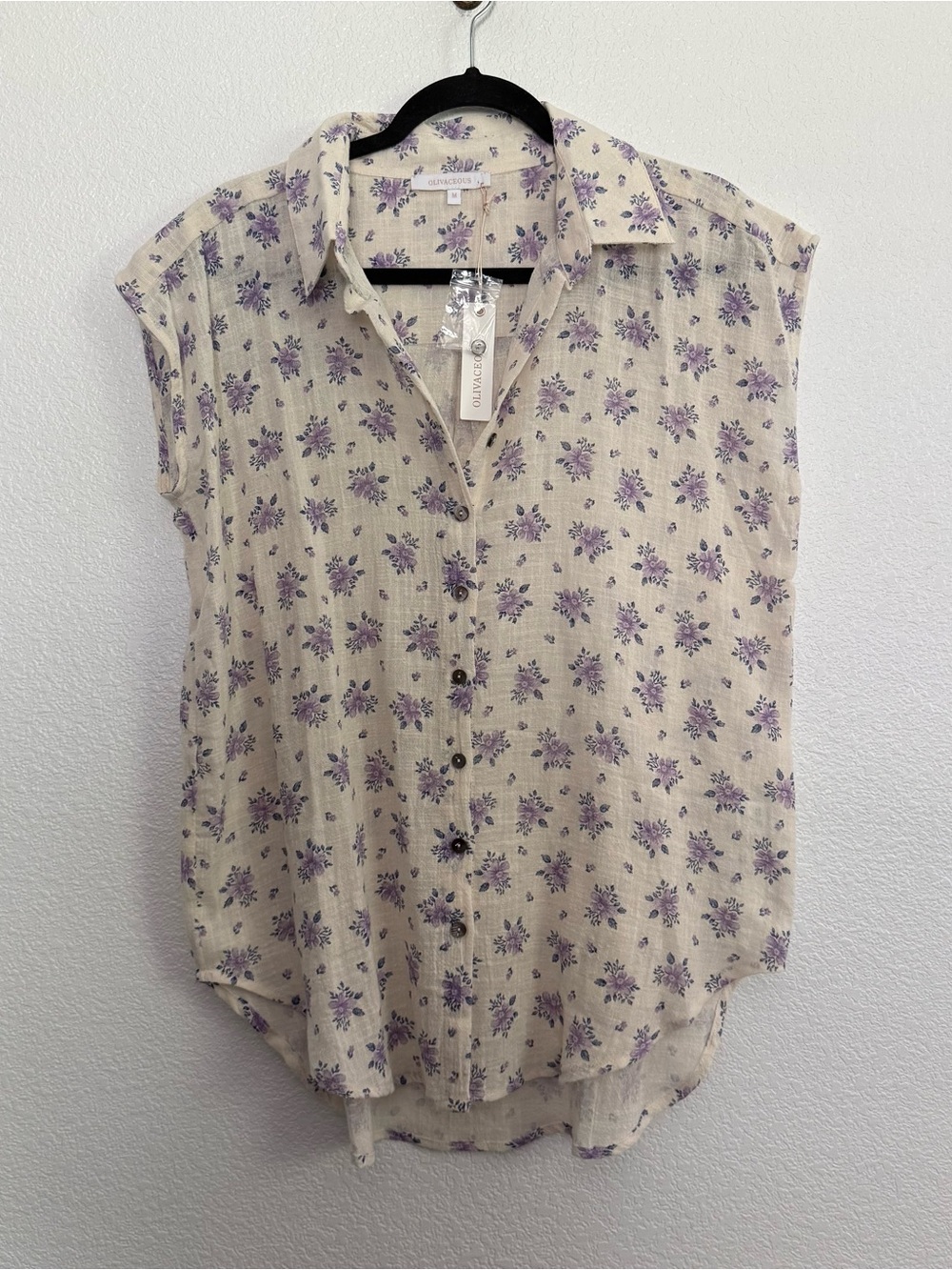 NWT Olivaceous Floral Button Front Top Medium